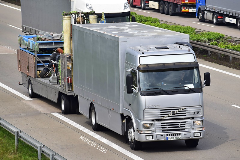 _DSC4442 CYRK-crop-VOLVO FH12.JPG