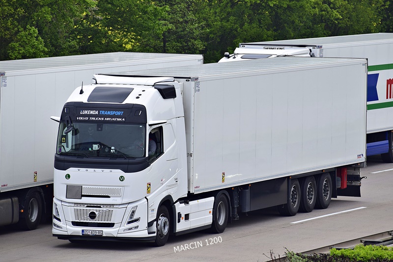 _DSC4166 LUKENDA TRANSPORT-crop-VOLVO FH AERO.JPG