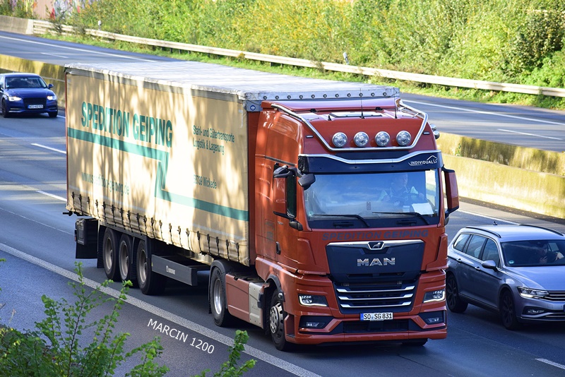 _DSC7721 SPEDITION GEIPING-crop-MAN TGX II INDYVIDUAL-KRONE.JPG