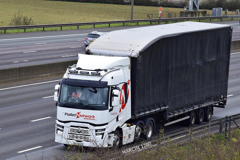 _DSC0422-crop-Pallet Network Solutions-RENAULT RANGE-T EVO.JPG