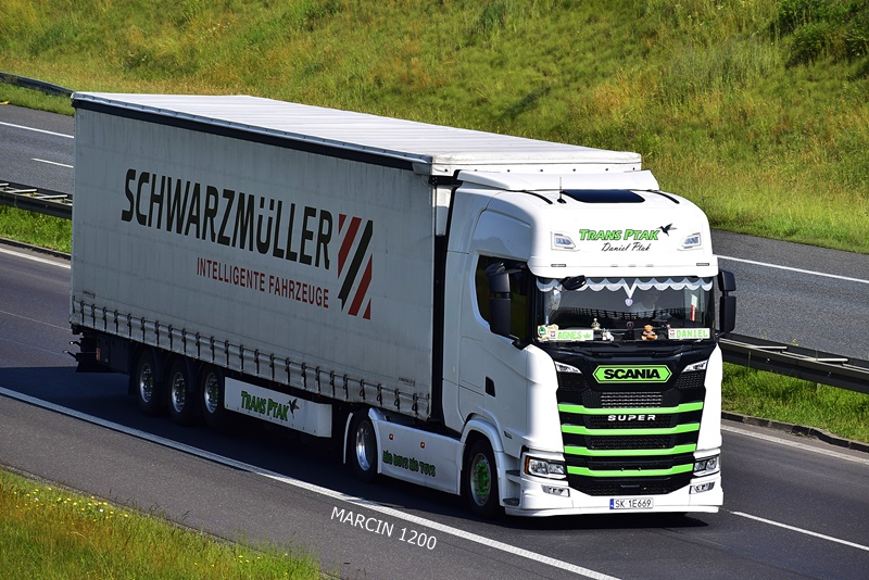 _DSC6248 Trans Ptak-crop-SCANIA S.JPG