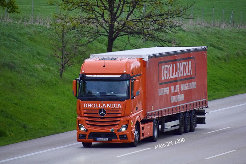 _DSC2358 DHOLLANDIA-crop-ActrosL.JPG