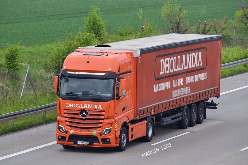 _DSC3975 DHOLLANDIA-crop-ActrosL.JPG