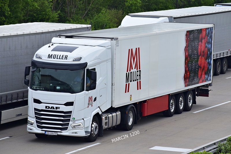 _DSC4030 MULLER-crop-DAF XG.JPG