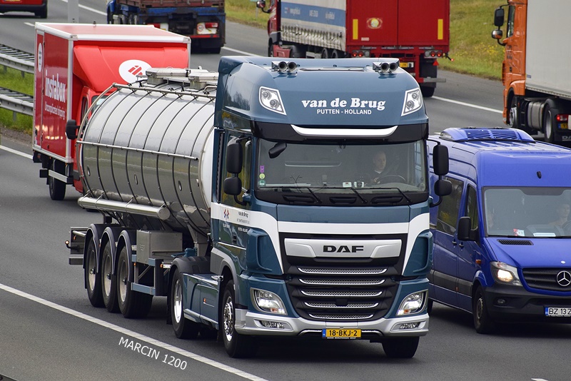 _DSC4279 VAN DE BRUG-crop-DAF XF 106 II.JPG