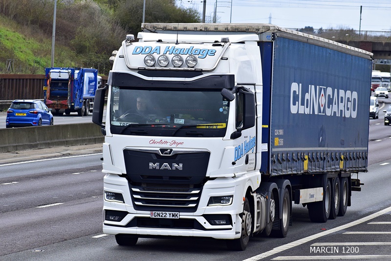 _DSC0560-crop-DDA Haulage-MAN TGX II.JPG