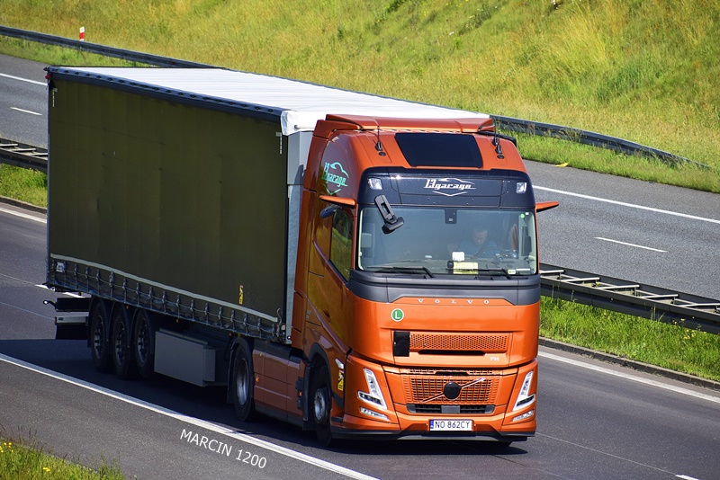 _DSC6263 13GARAGE-crop-VOLVO FH AERO.JPG