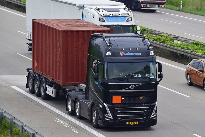 _DSC4125 LUKOTRANS-crop-VOLVO FHV.JPG