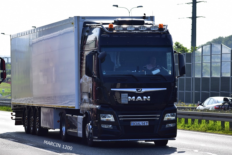 _DSC6224 IRAN-crop-MAN TGX - IRAN.JPG