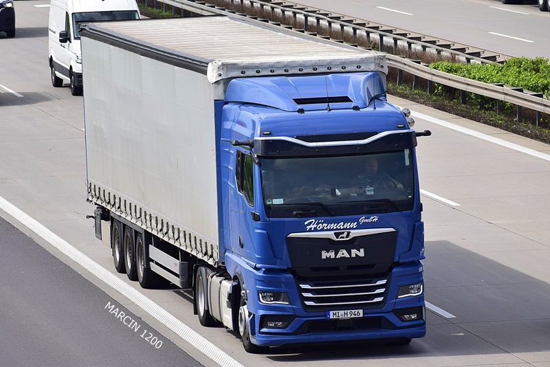 _DSC4900 HORMANN-crop-MAN TGX II.JPG