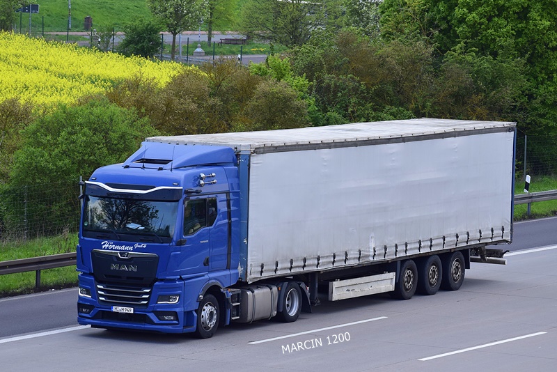 _DSC5137 HORMANN-crop-MAN TGX II.JPG