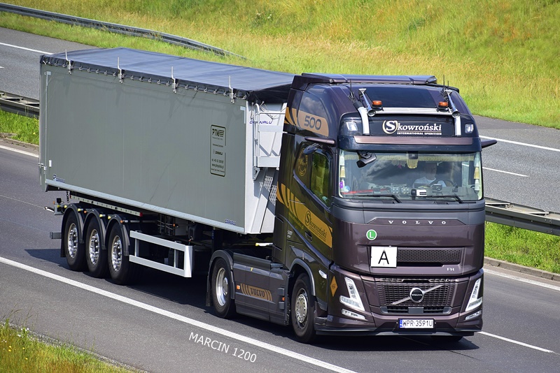 _DSC6331 SKOWROŃSKI-MŁYN OCIEKA-crop-VOLVO FH AERO.JPG