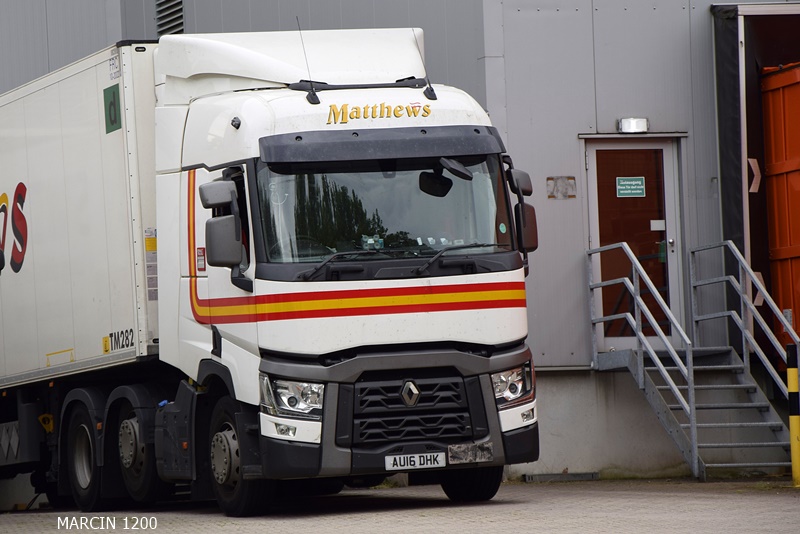 _DSC4822 Matthews-crop-Mattews-RENAULT PREMIUM II.JPG