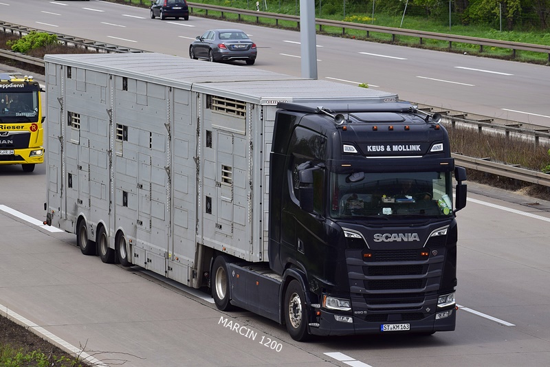 _DSC5754 KEUS&MOLLINK-crop-SCANIA S590 V8.JPG