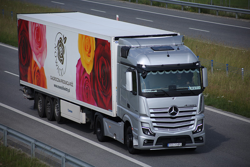 MB Actros Nowacki Kwiaty.jpg