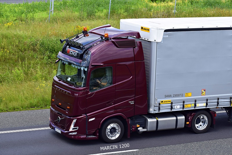 _DSC6495 WICHOT-crop-VOLVO FH AERO-WIELTON.JPG