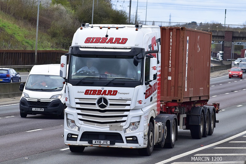 _DSC0552-crop-Gibbard-ACTROS MPIV.JPG