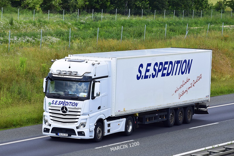 _DSC6540 S.E.SPEDITION-crop-ACTROS MPV.JPG