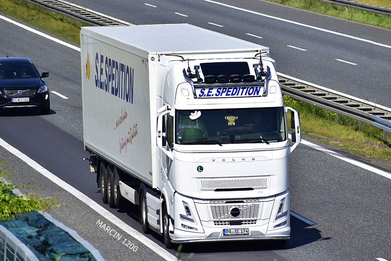 _DSC6743 S.E.SPEDITION-crop-VOLVO FH AERO.JPG
