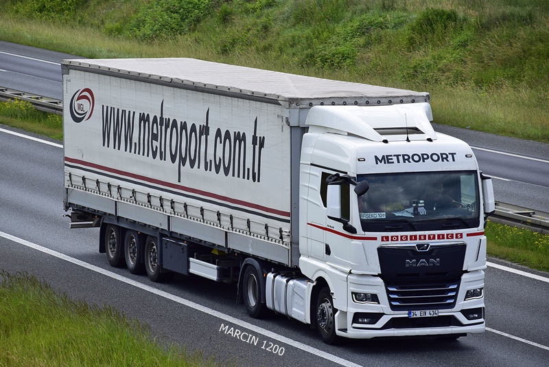 _DSC6515 METROPORT-crop-MAN TGX II.JPG