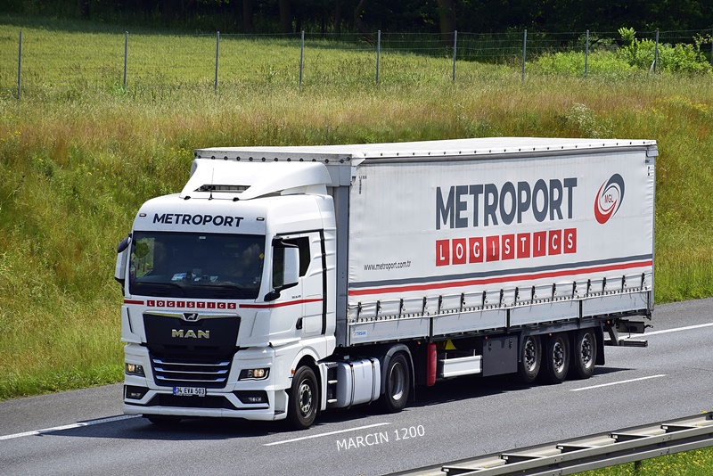 _DSC6644 METROPORT-crop-MAN TGX II.JPG