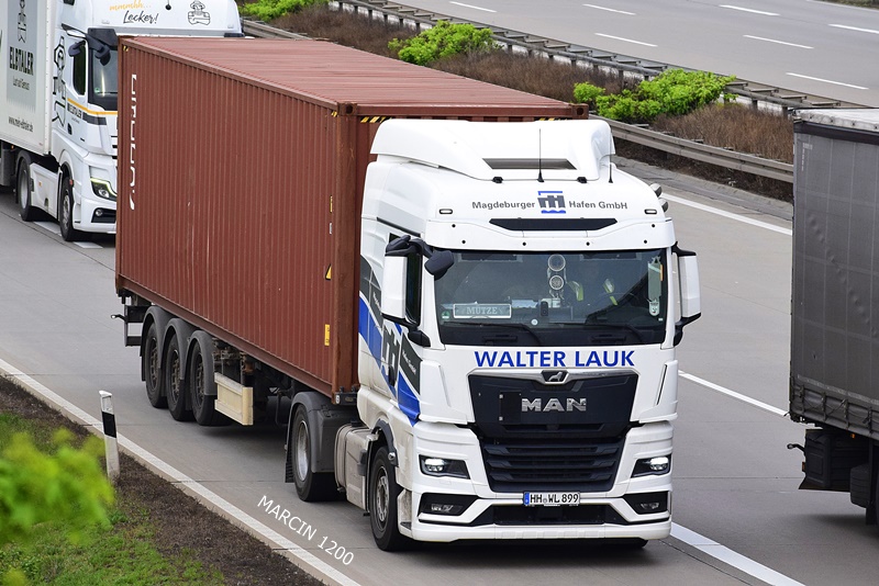 _DSC5419 WALTER LAUK-crop-MAN TGX II.JPG