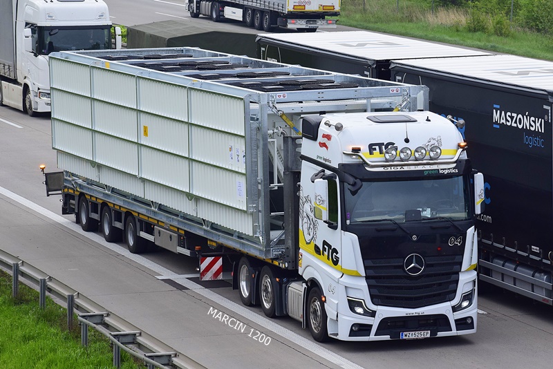 _DSC3942 FTG-crop-ACTROS MPV.JPG