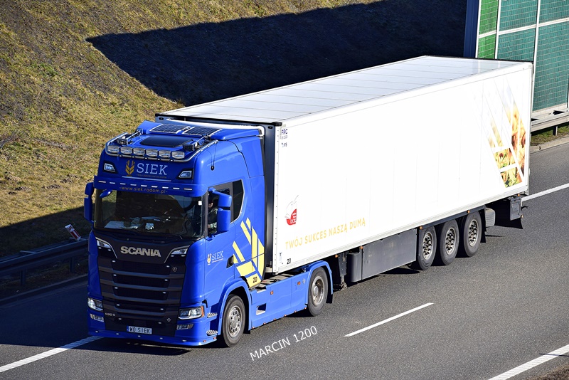 _DSC3123 SIEK-crop-SCANIA S590 V8.JPG