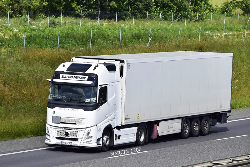_DSC6490 Żur Transport-crop-VOLVO FH AERO.JPG