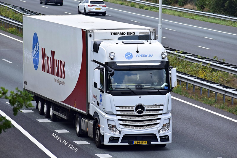 _DSC8521 A.S.T. NINATRANS FRESH BV-crop-ACTROS MP4.JPG