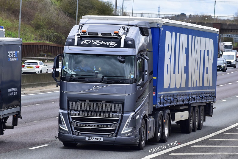 _DSC0676-crop-Neil O'Reilly Transport-VOLVO FHV.JPG
