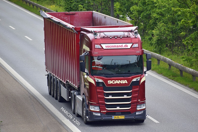 _DSC4705 VOGNMAND-crop-SCANIA S500.JPG
