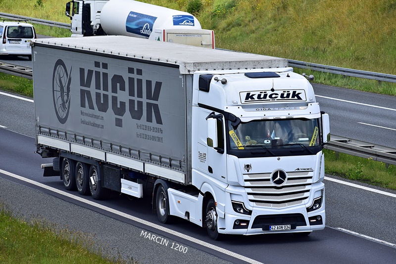 _DSC6674 KUCUK-crop-ActrosL.JPG