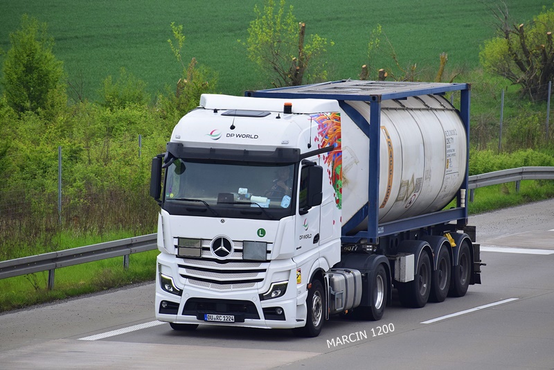 _DSC3999 DP WORLD-crop-ACTROS MPV.JPG