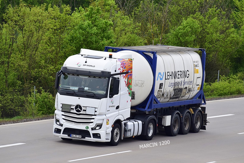 _DSC5556 DP WORLD-crop-ACTROS MPV.JPG