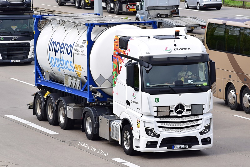_DSC5709 DP WORLD-crop-ACTROS MPV.JPG