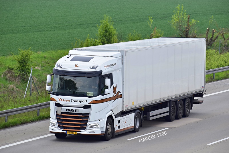 _DSC4003 VOSSEN-crop-DAF XG.JPG