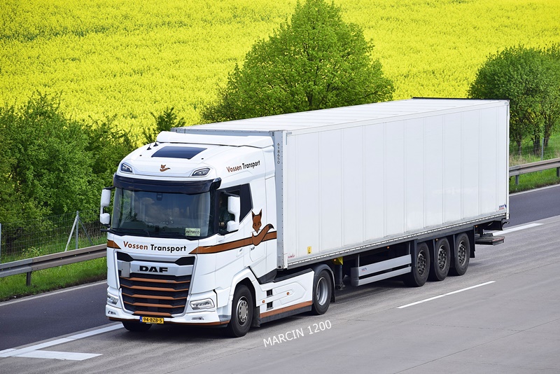 _DSC4801 VOSSEN TRANSPORT-crop-DAF XG.JPG