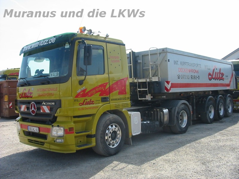 auf dem Firmengelände