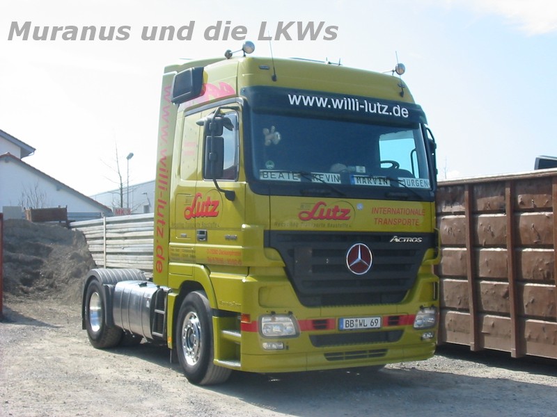 auf dem Firmengelände