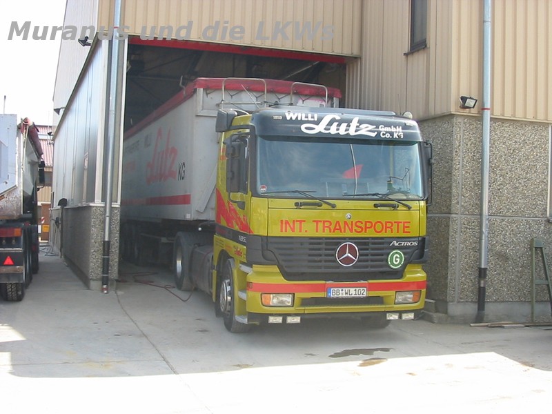 auf dem Firmengelände