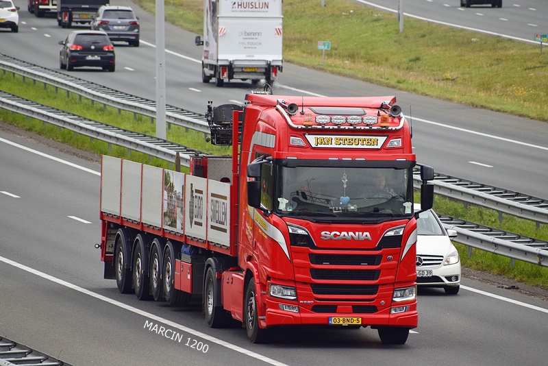 _DSC4454 JAN STEUTEN-crop-SCANIA R520 NG V8.JPG