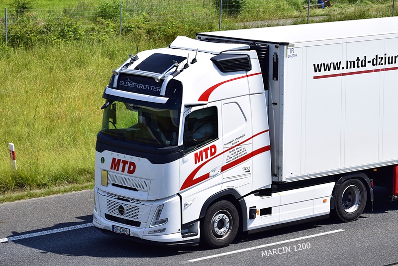 _DSC6780 MTD DZIURA-crop-VOLVO FH AERO.JPG