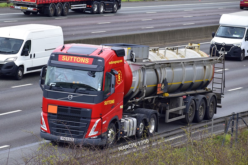 _DSC0480-crop-Suttons-VOLVO FHV.JPG
