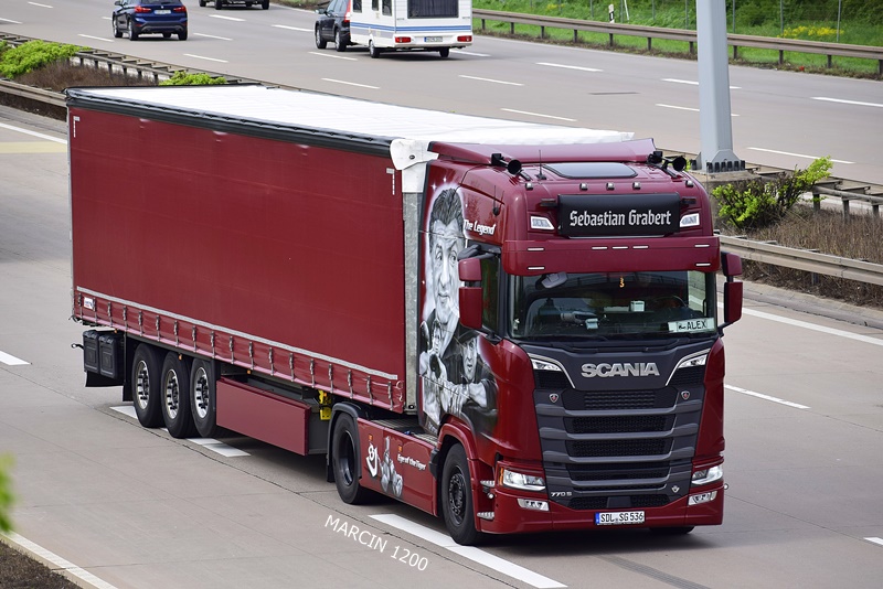 _DSC5724 SEBASTIAN GRABERT-crop-SCANIA S770 V8-THE LEGEND-Sylvester Stallone.JPG