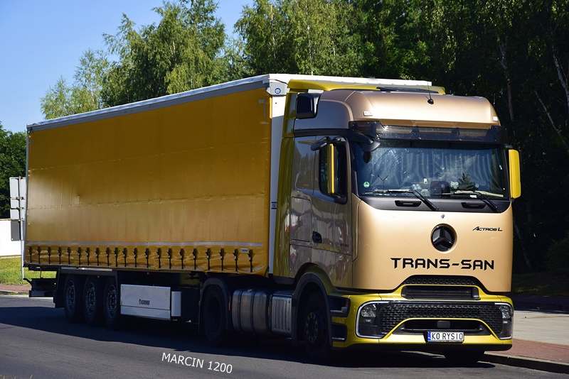 _DSC6957 TRANS-SAN-crop-ActrosL ProCabin.JPG