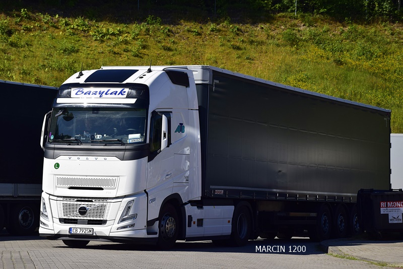 _DSC6955 BAZYLAK-crop-VOLVO FH AERO.JPG
