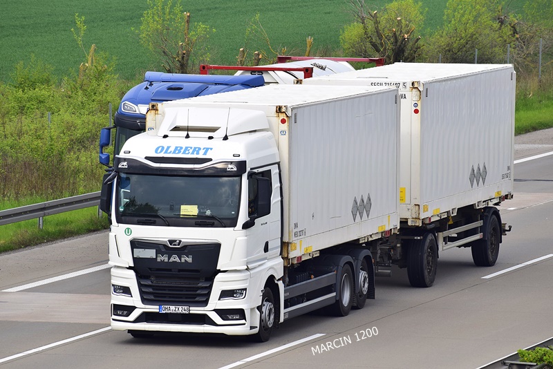 _DSC4225 OLBERT-crop-MAN TGX II.JPG