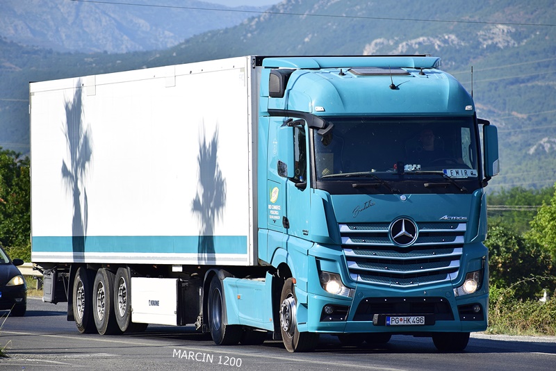 _DSC5313-crop-RED COMMERCE-ACTROS MPIV.JPG