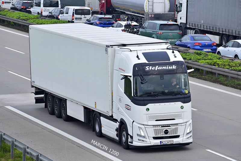 _DSC3963 STEFANIUK-crop-VOLVO FH AERO.JPG